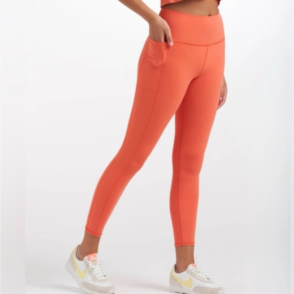 Vuori Studio Pocket Legging Women's Performance Leggings  NWT. Size Med